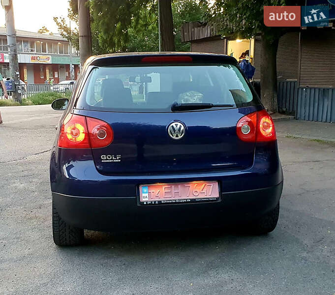 Хэтчбек Volkswagen Golf 2005 в Днепре