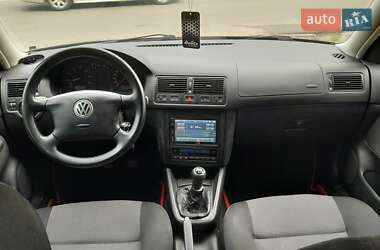 Хэтчбек Volkswagen Golf 2001 в 