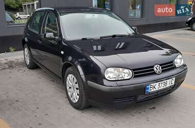 Хэтчбек Volkswagen Golf 2001 в 