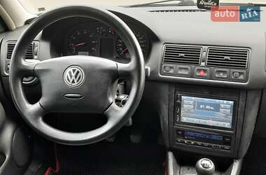 Хэтчбек Volkswagen Golf 2001 в 