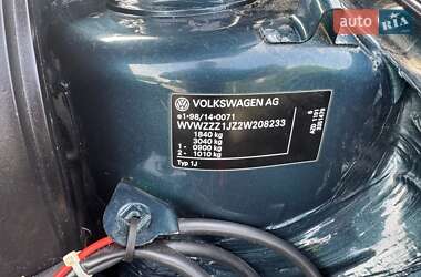 Универсал Volkswagen Golf 2002 в 