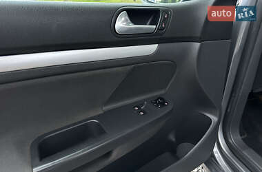Хэтчбек Volkswagen Golf 2008 в 