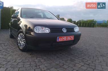 Хэтчбек Volkswagen Golf 2002 в Жовкве