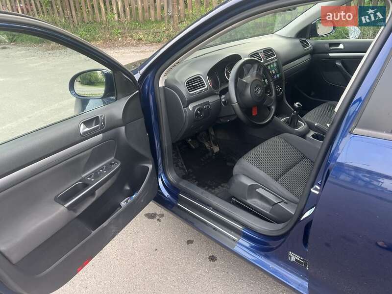 Універсал Volkswagen Golf 2010 в Конотопі