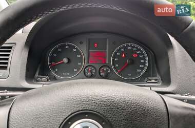 Хетчбек Volkswagen Golf 2006 в 
