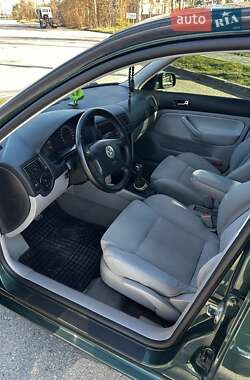 Хетчбек Volkswagen Golf 1999 в 