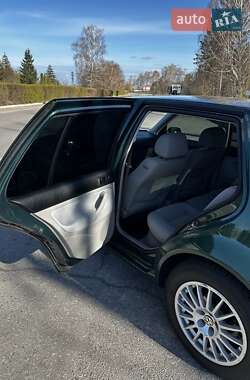Хетчбек Volkswagen Golf 1999 в 