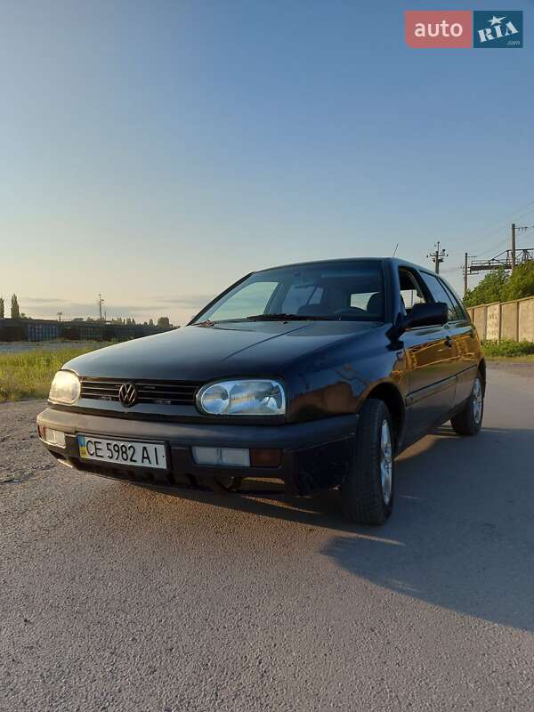 Хэтчбек Volkswagen Golf 1995 в 