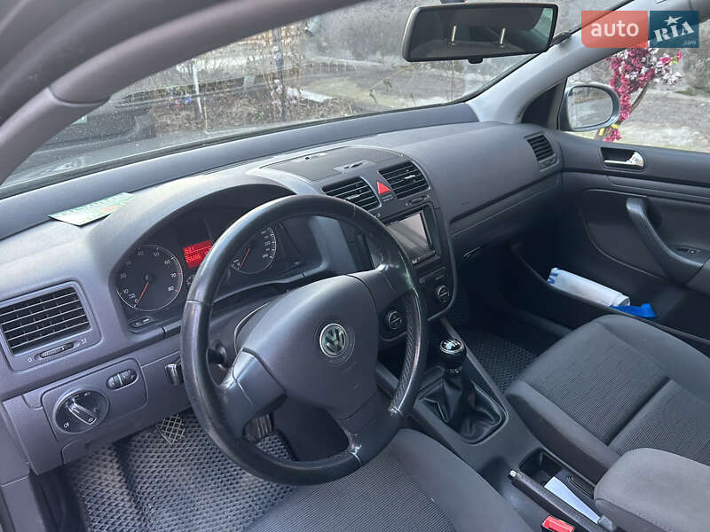 Хетчбек Volkswagen Golf 2004 в Запоріжжі