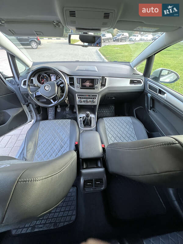 Хетчбек Volkswagen Golf 2015 в Луцьку