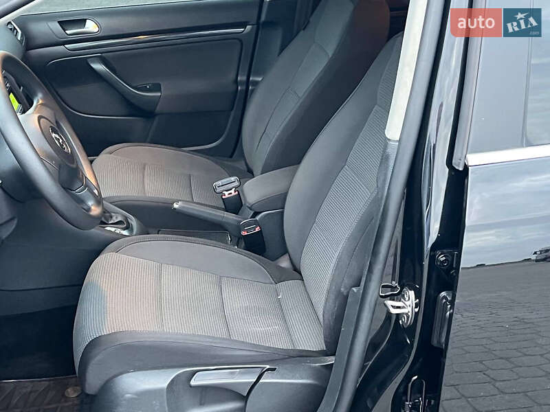 Універсал Volkswagen Golf 2011 в Радивиліві