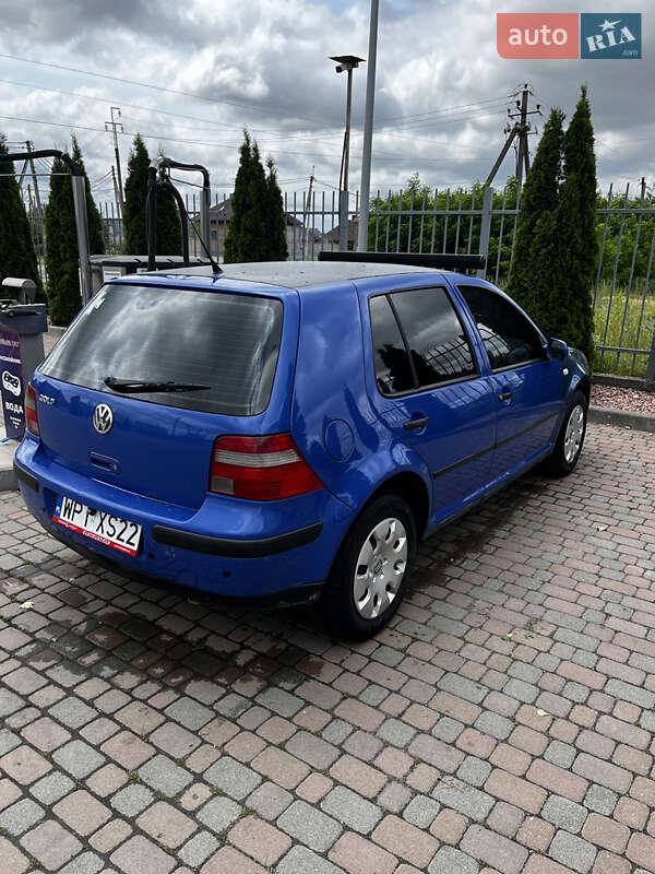 Хетчбек Volkswagen Golf 2002 в Сарнах
