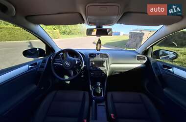 Хэтчбек Volkswagen Golf 2011 в 