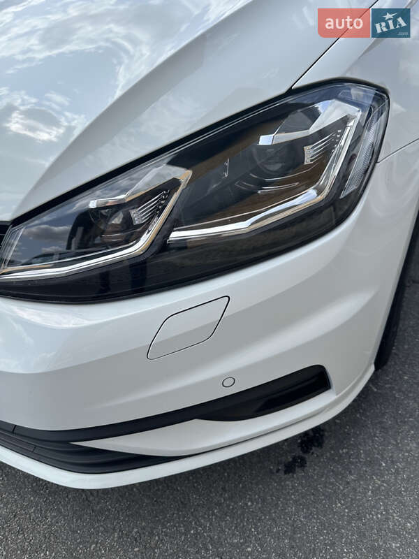 Хэтчбек Volkswagen Golf 2020 в Днепре