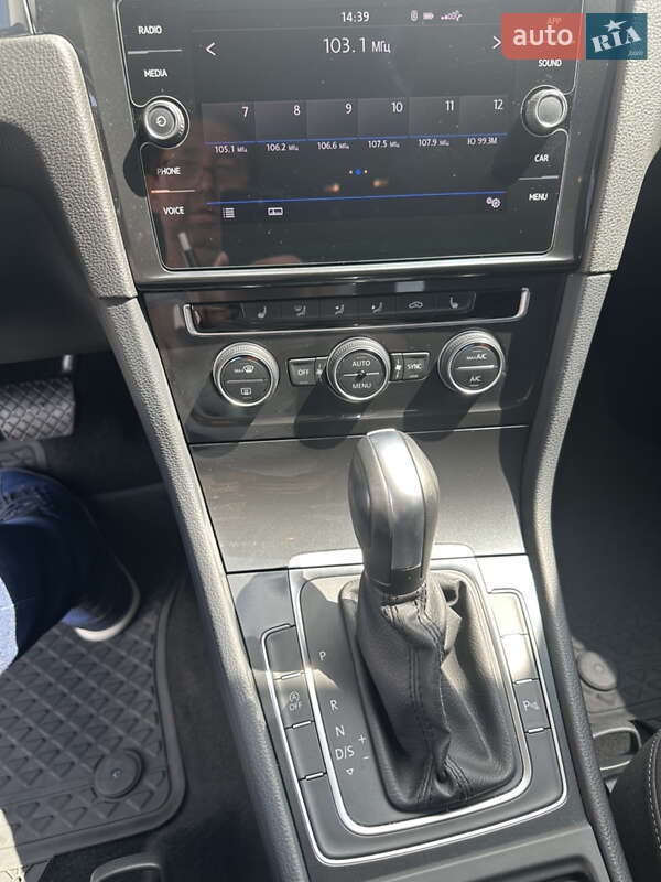 Хэтчбек Volkswagen Golf 2020 в Днепре