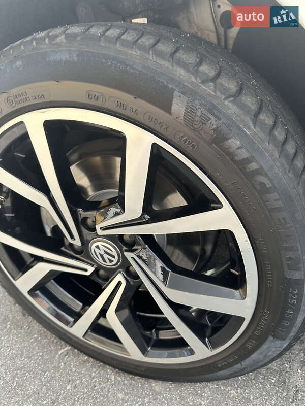 Хэтчбек Volkswagen Golf 2020 в Днепре