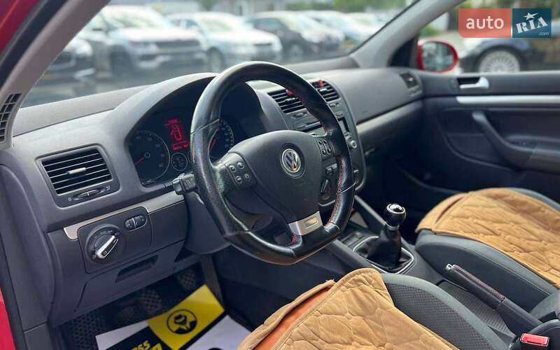 Хетчбек Volkswagen Golf 2004 в Івано-Франківську