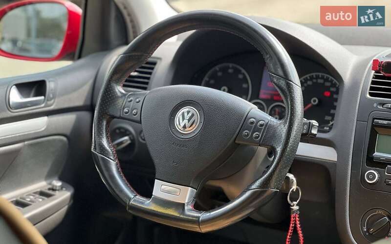 Хетчбек Volkswagen Golf 2004 в Івано-Франківську