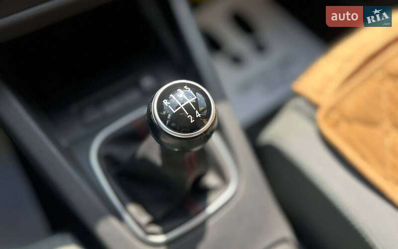 Хетчбек Volkswagen Golf 2004 в Івано-Франківську