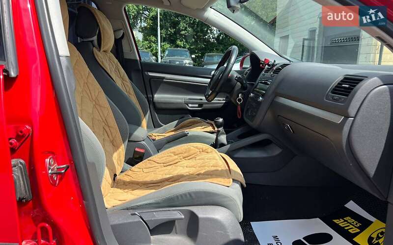 Хетчбек Volkswagen Golf 2004 в Івано-Франківську