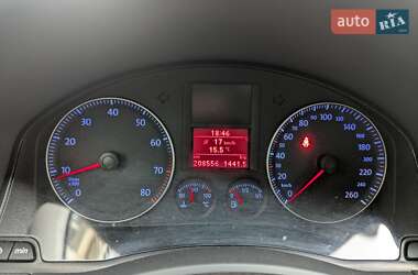 Хэтчбек Volkswagen Golf 2005 в 