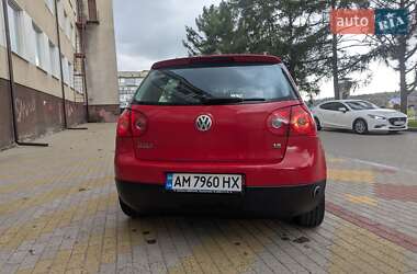 Хэтчбек Volkswagen Golf 2005 в 