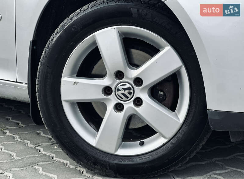 Хетчбек Volkswagen Golf 2008 в Львові