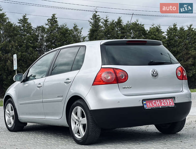 Хетчбек Volkswagen Golf 2008 в Львові