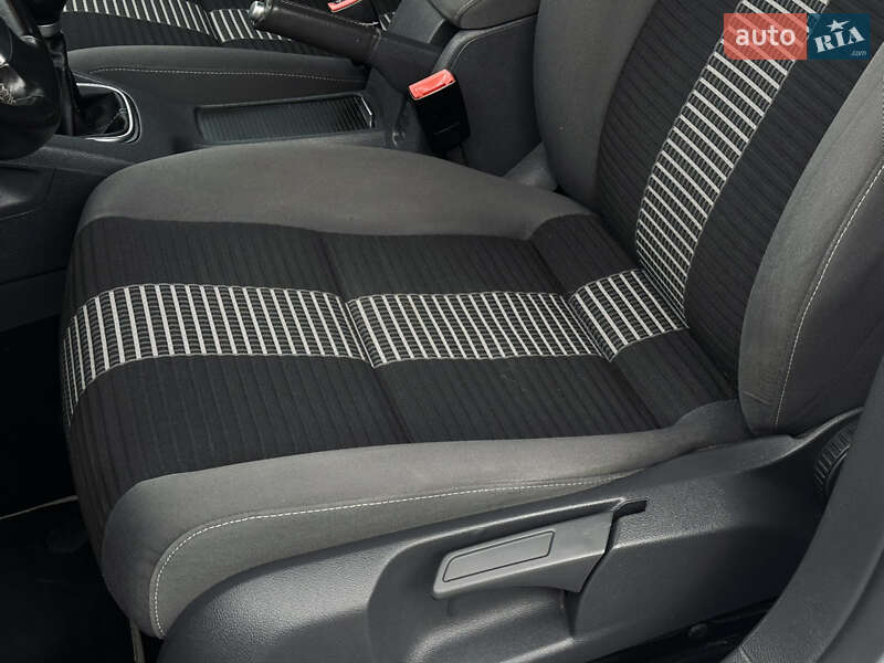Хетчбек Volkswagen Golf 2008 в Львові