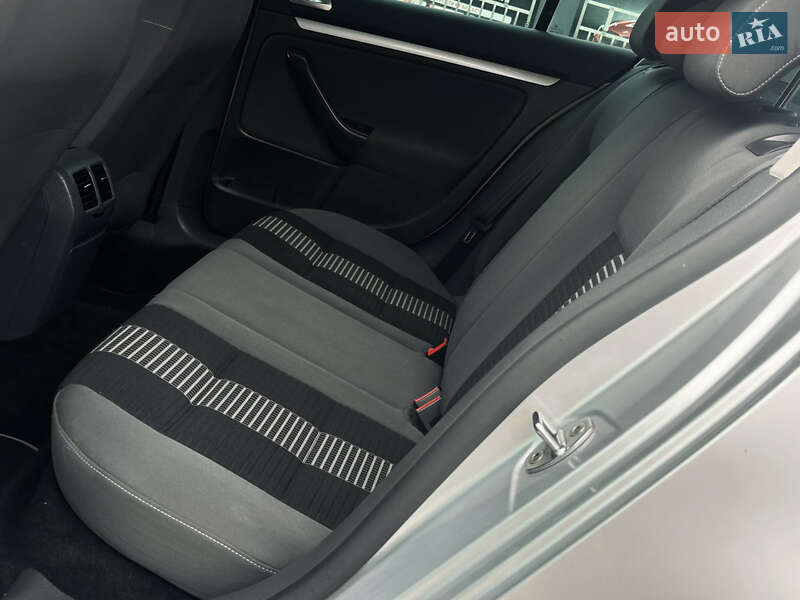 Хетчбек Volkswagen Golf 2008 в Львові