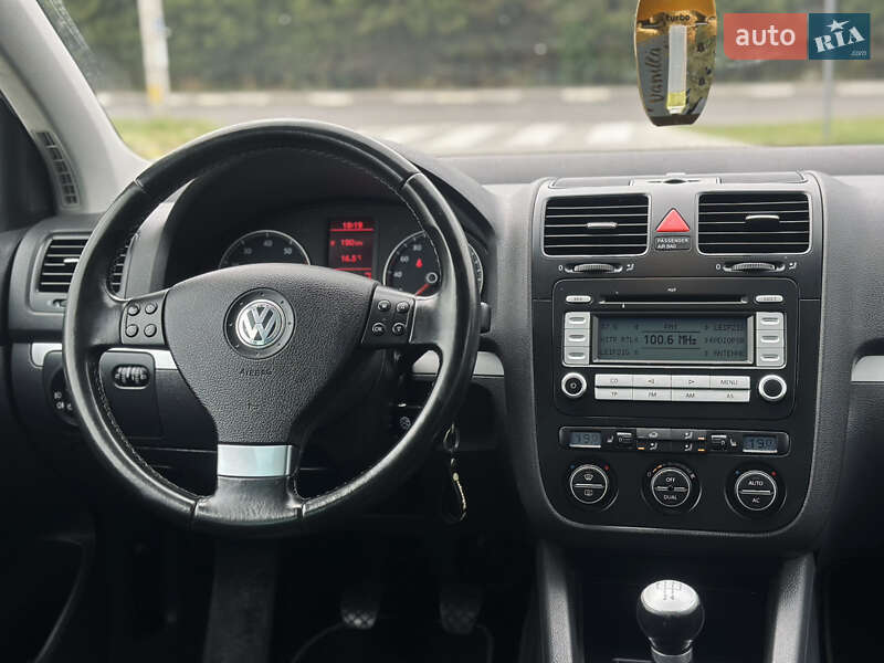 Хетчбек Volkswagen Golf 2008 в Львові