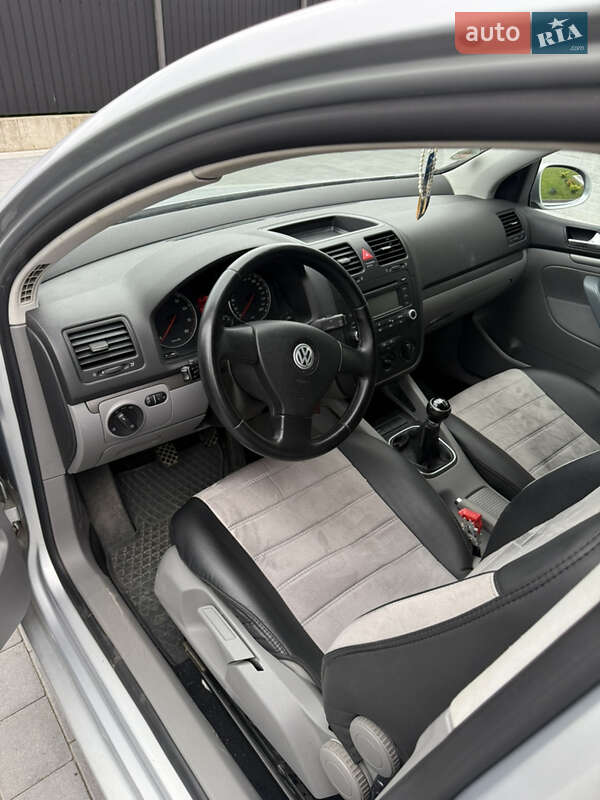 Хэтчбек Volkswagen Golf 2006 в Ивано-Франковске