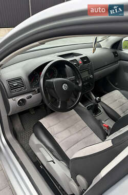 Хэтчбек Volkswagen Golf 2006 в 