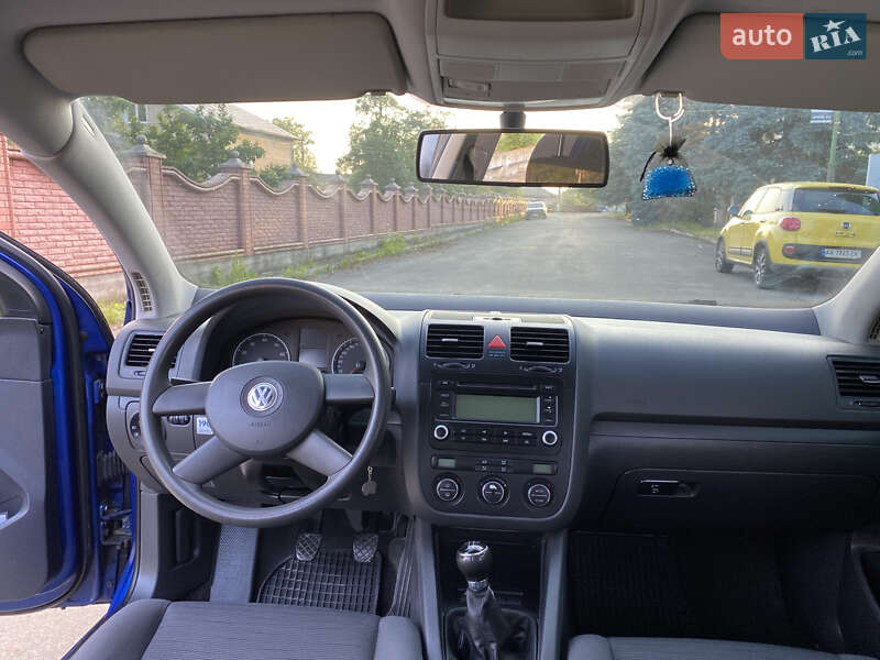 Хетчбек Volkswagen Golf 2004 в Івано-Франківську