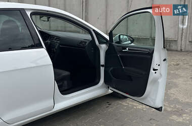 Хэтчбек Volkswagen Golf 2014 в 