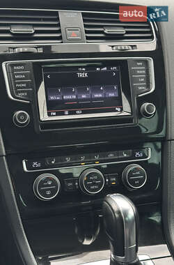 Хэтчбек Volkswagen Golf 2014 в 