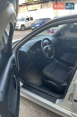 Хэтчбек Volkswagen Golf 1998 в 