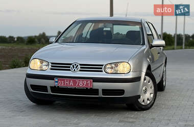 Хэтчбек Volkswagen Golf 2003 в 