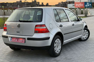 Хэтчбек Volkswagen Golf 2003 в 