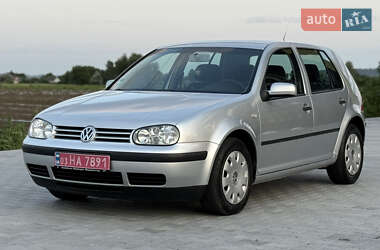 Хэтчбек Volkswagen Golf 2003 в 