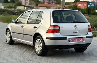 Хэтчбек Volkswagen Golf 2003 в 