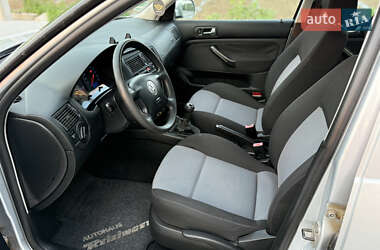 Хэтчбек Volkswagen Golf 2003 в 