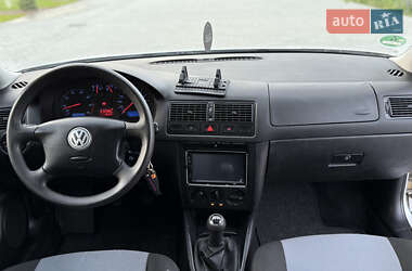 Хэтчбек Volkswagen Golf 2003 в 