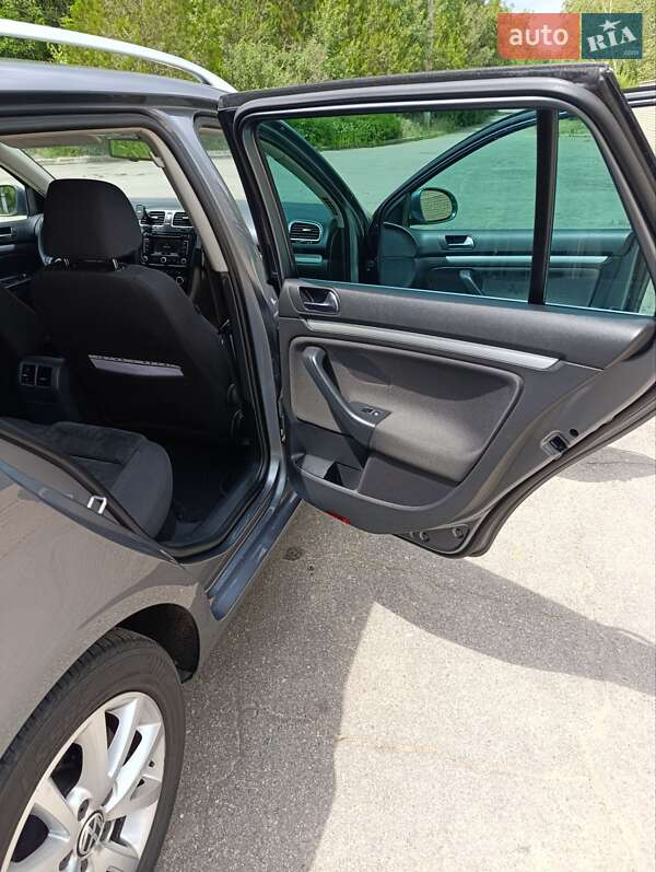Універсал Volkswagen Golf 2010 в Запоріжжі
