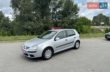 Хэтчбек Volkswagen Golf 2005 в Киеве