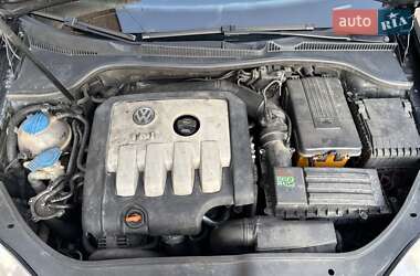 Хэтчбек Volkswagen Golf 2005 в 