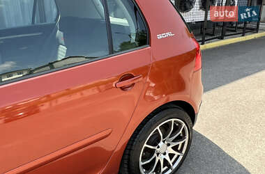 Хетчбек Volkswagen Golf 2006 в 