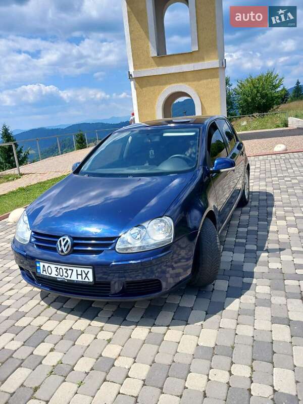 Хетчбек Volkswagen Golf 2005 в Міжгір'ї