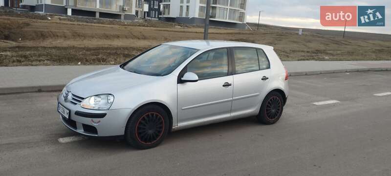 Хетчбек Volkswagen Golf 2004 в Рівному