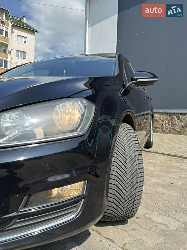 Хетчбек Volkswagen Golf 2013 в Стрию